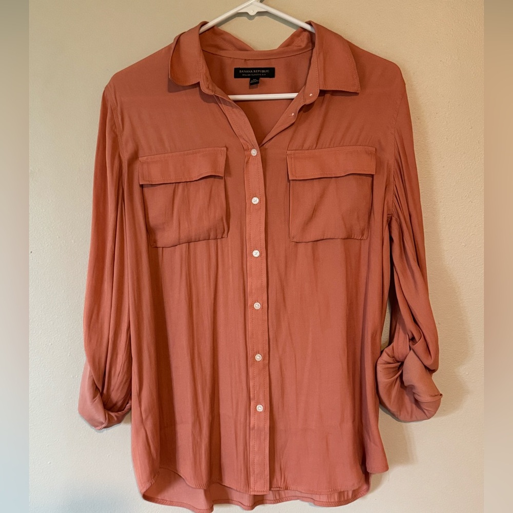 Banana Republic Dress Shirt- Slighty Used. ❤️